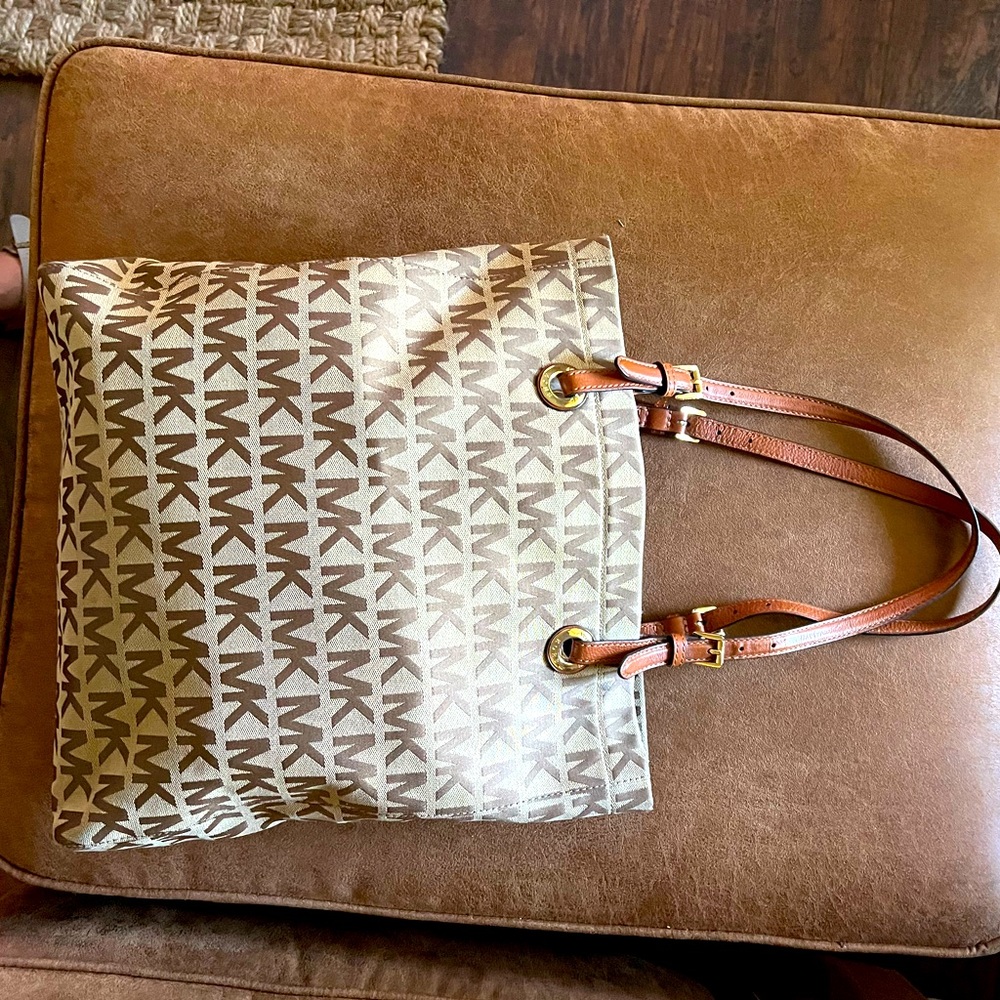 Michael Kors tote bag. Excellent condition- only used a few times.